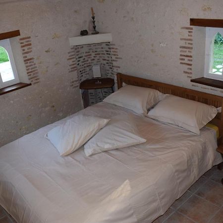 Bed and Breakfast Lapis Domus Francueil Esterno foto