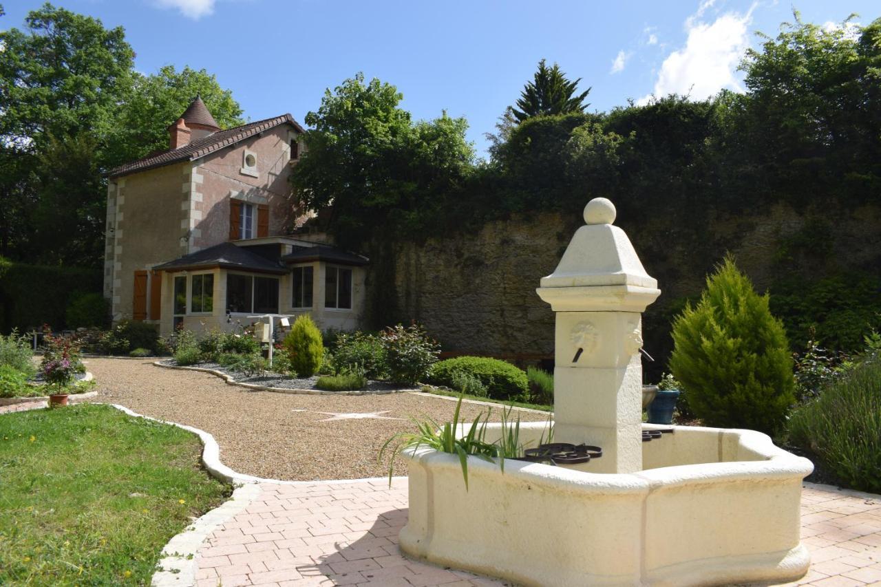 Bed and Breakfast Lapis Domus Francueil Esterno foto