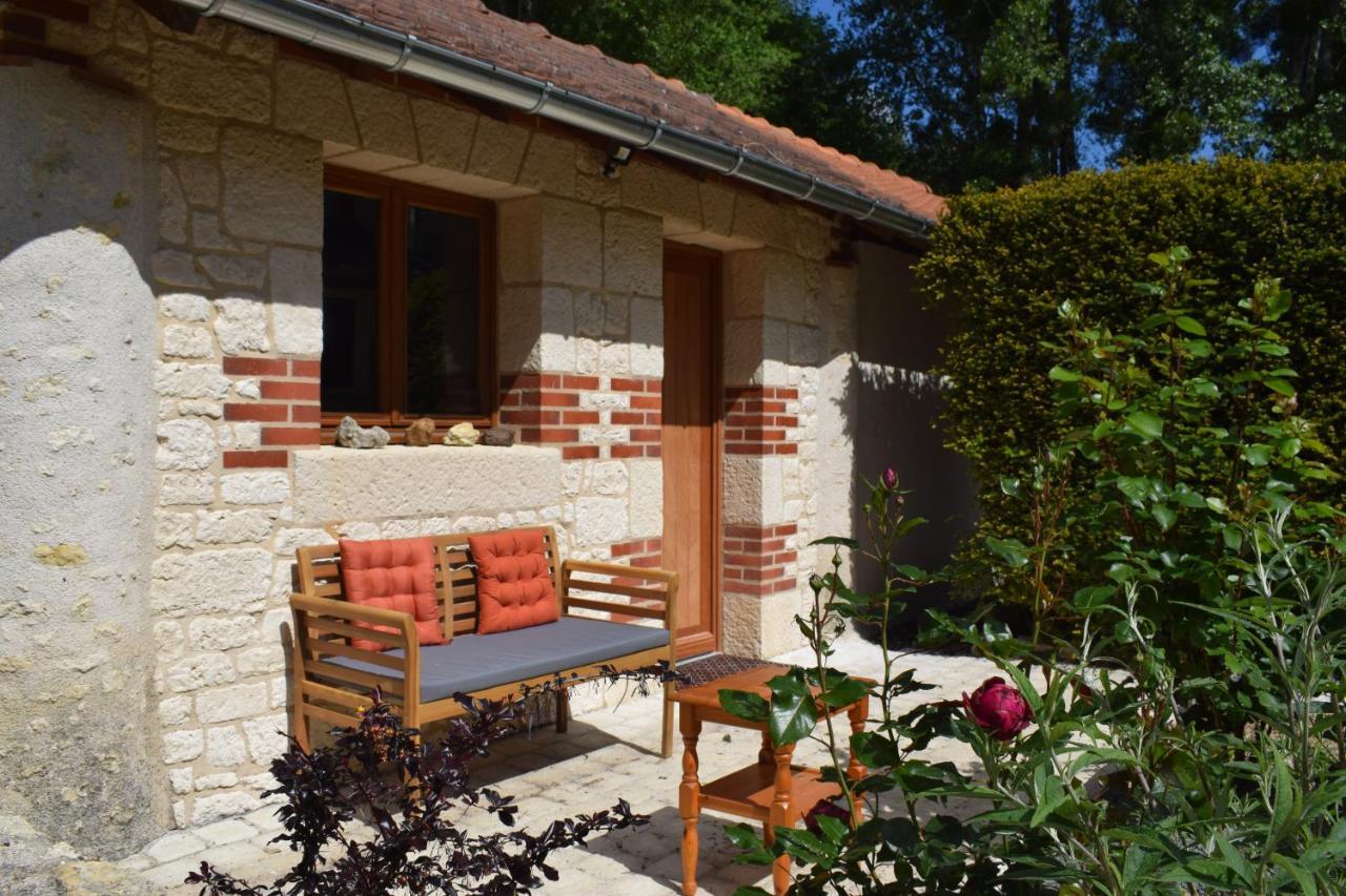 Bed and Breakfast Lapis Domus Francueil Esterno foto