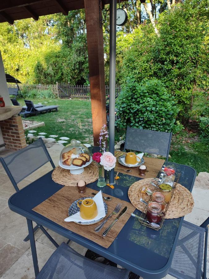 Bed and Breakfast Lapis Domus Francueil Esterno foto