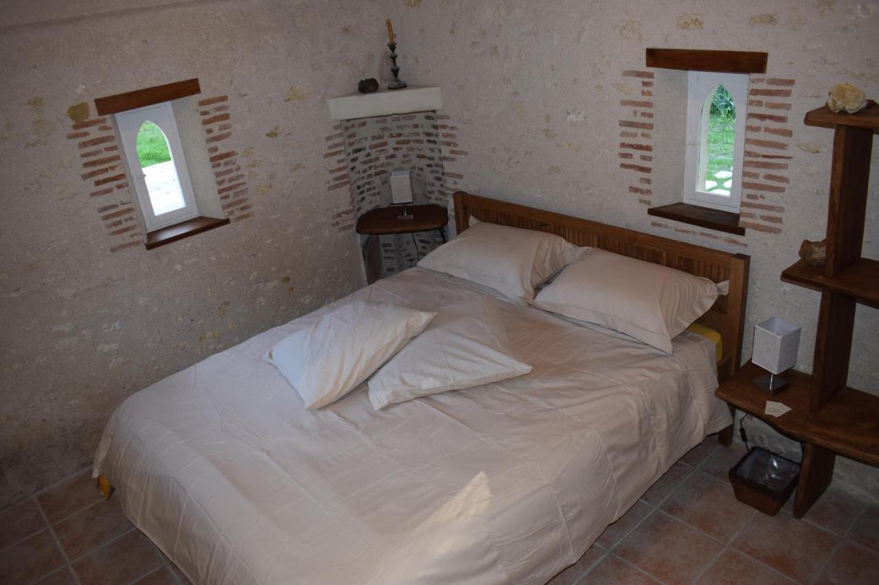 Bed and Breakfast Lapis Domus Francueil Esterno foto