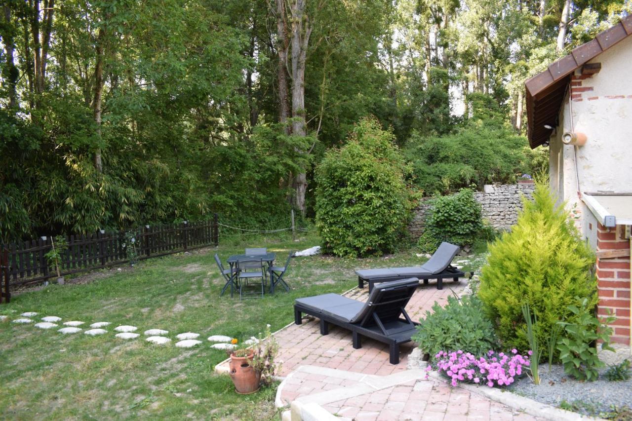 Bed and Breakfast Lapis Domus Francueil Esterno foto